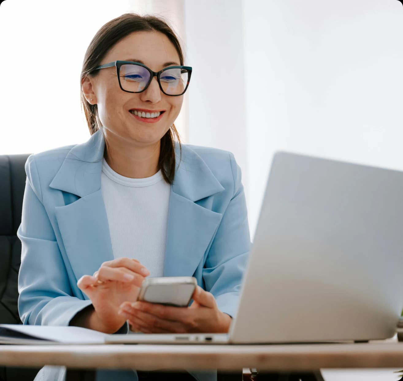 An agency partner working with a laptop, delivering CX strategy with Kustomer